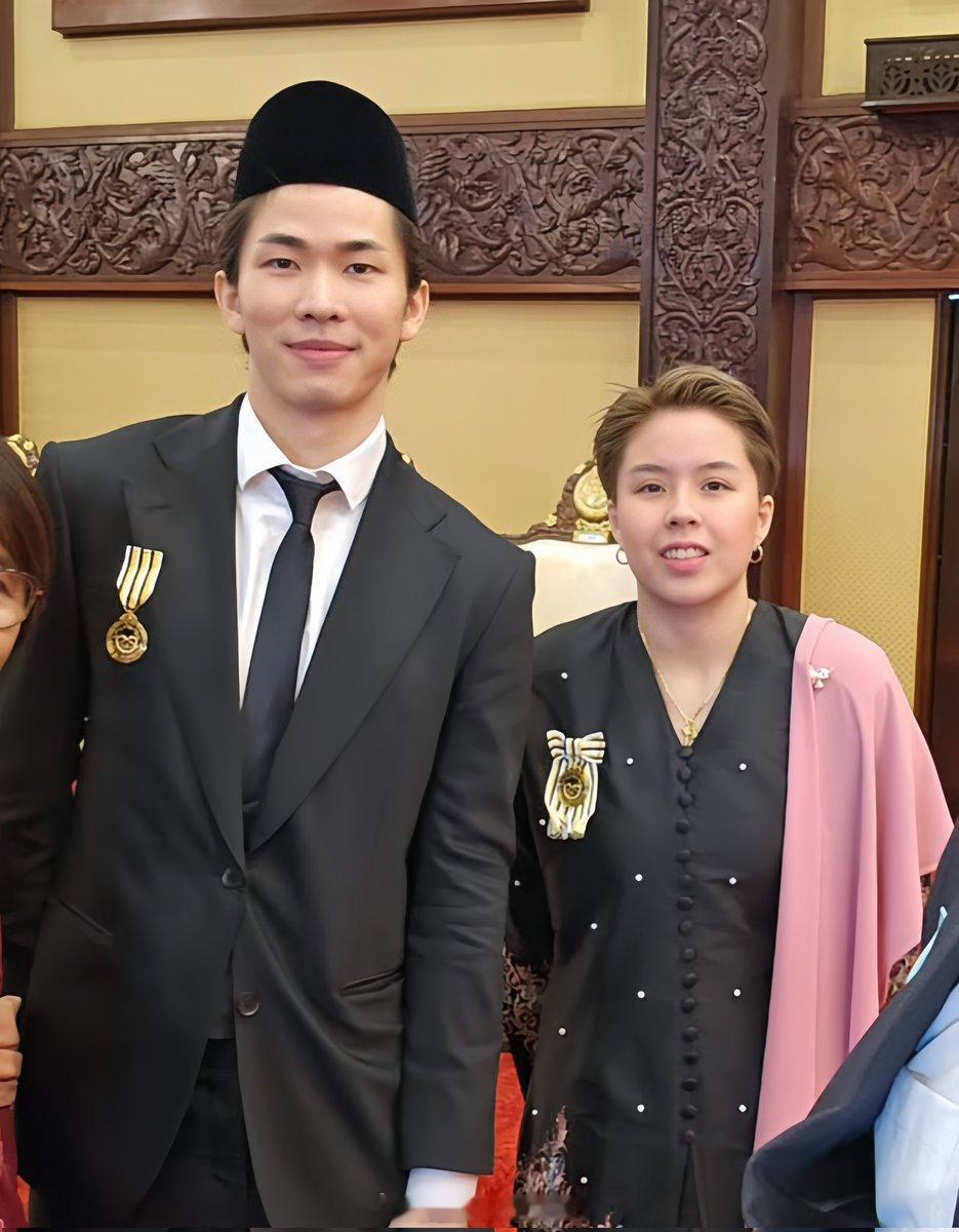 热烈祝贺陈堂杰/杜依蔚荣获霹雳州苏丹纳兹林·沙阿陛下颁发的卓越品德勋章（P.P.