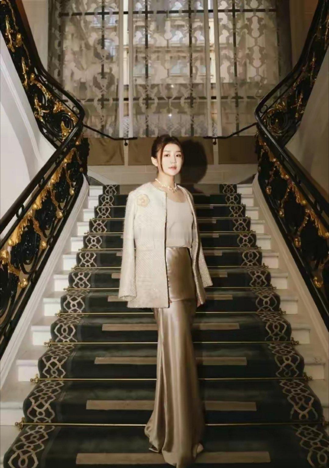 又被陈梦惊艳到了！妥妥的豪门千金即视感，梦姐也太美了吧 ​​​