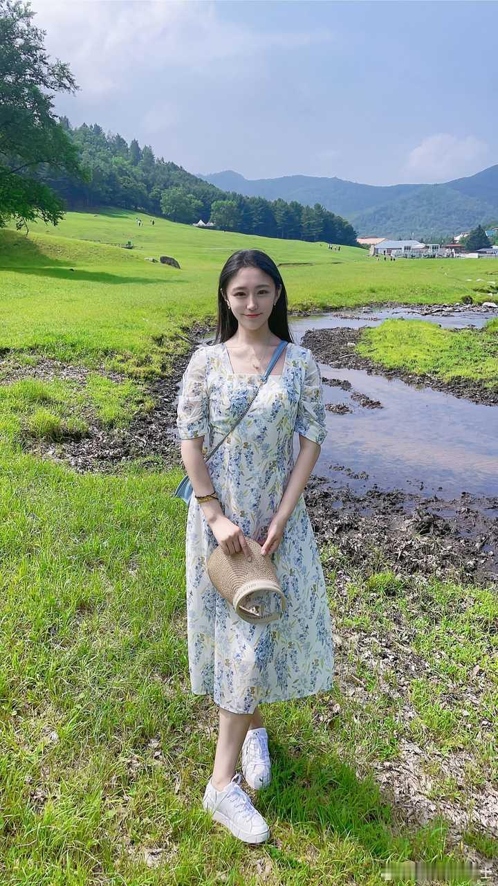 一枝红杏出墙来了 算不算清纯靓丽？ 