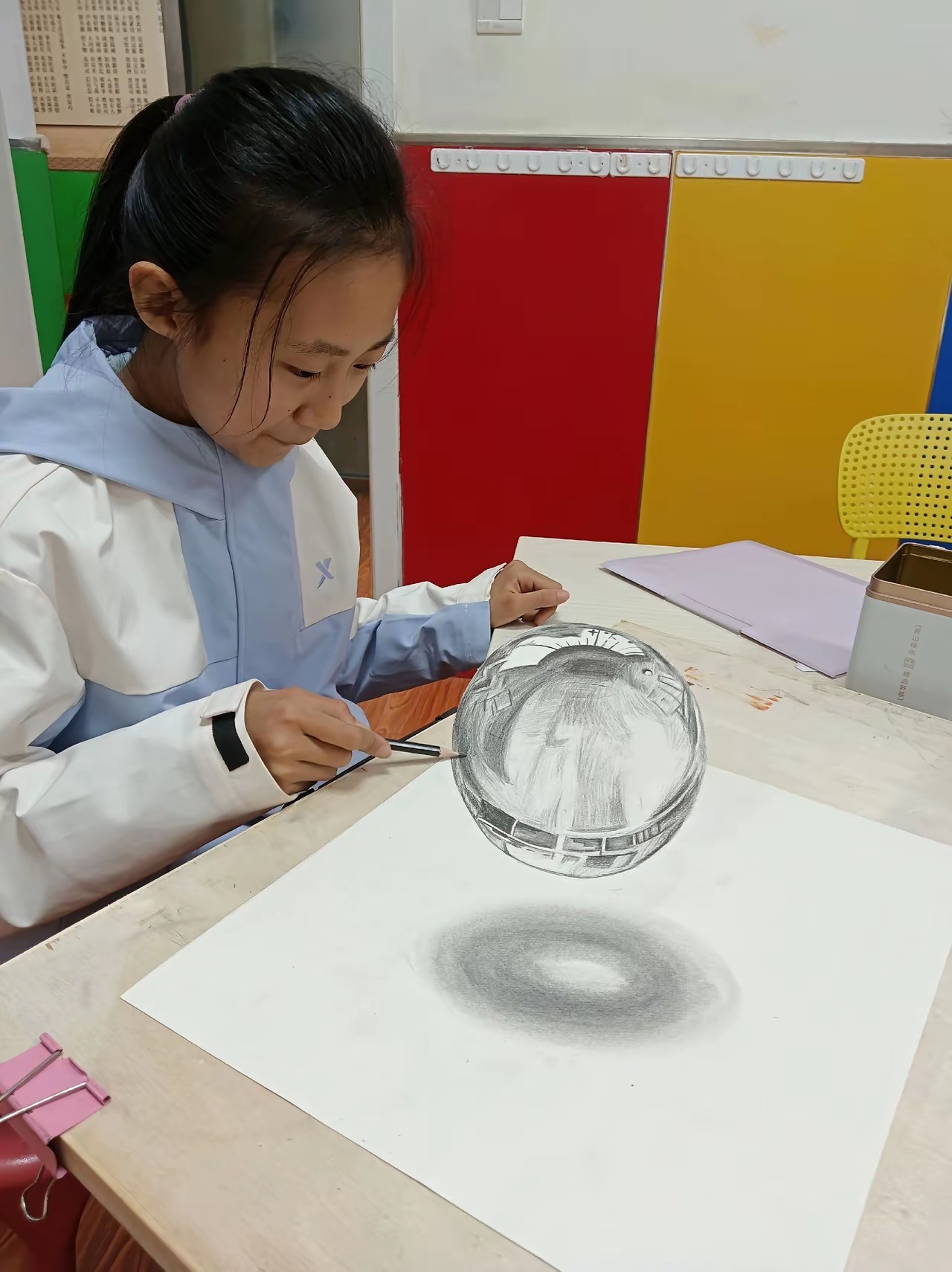 费很大力气追一个人，如果对方还无动于衷，那么可以考虑放弃了。能量是守恒的，但凡看
