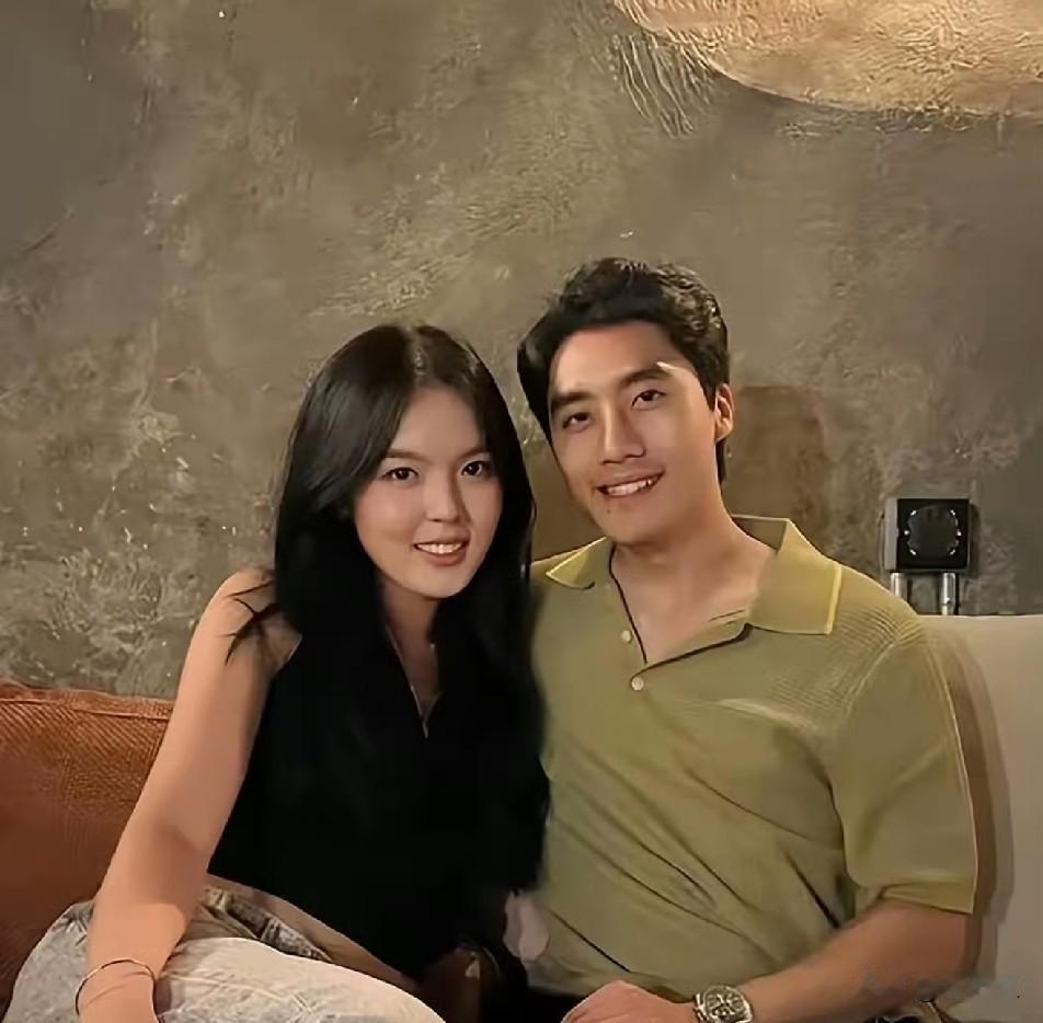 李咏和哈文的女儿法图麦在美国官宣恋情，李咏去逝后，网传把上亿资产全给了女儿，哈文
