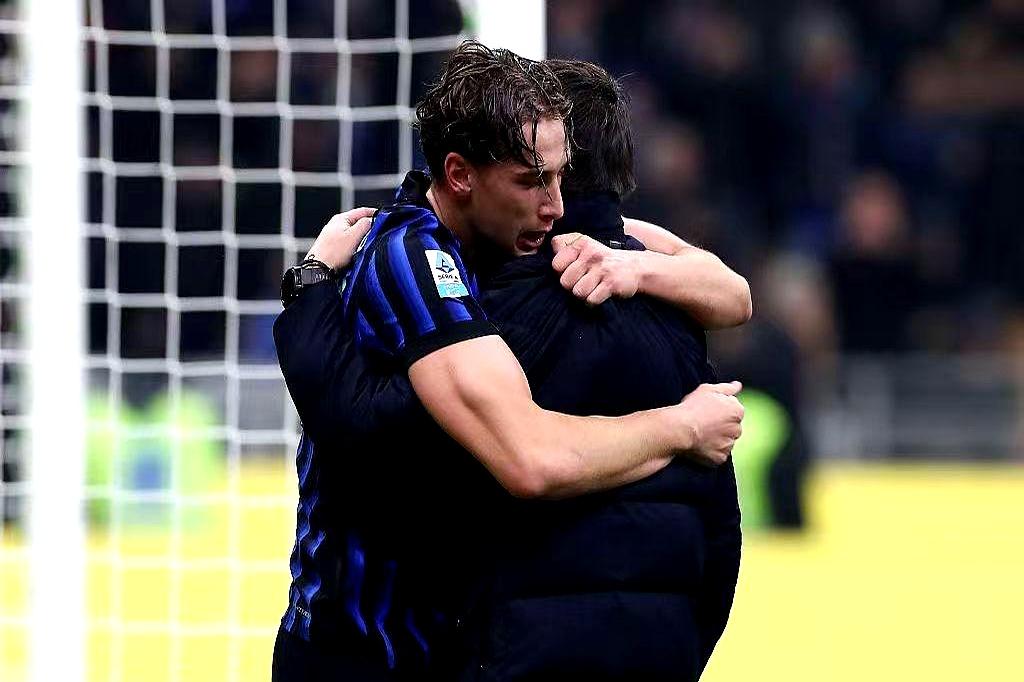 国米踢得慢吞吞，差点翻车。
 

结果一出，评论区直接炸锅：“这也配领跑？”别急