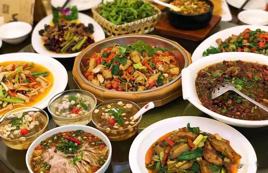 其实好多饭店，在使用半预制菜，如果不使用半预制菜，一场大型婚宴，在很短的时间里，