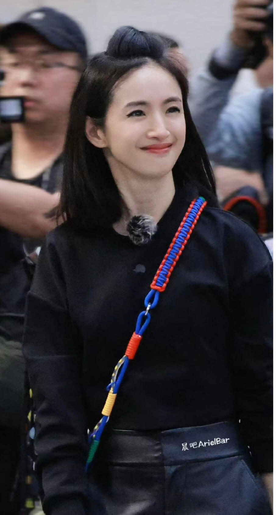 林依晨我保证你是天使花儿与少年 从湘琴到现在的林依晨，她从来没变过。偶遇粉丝尽力