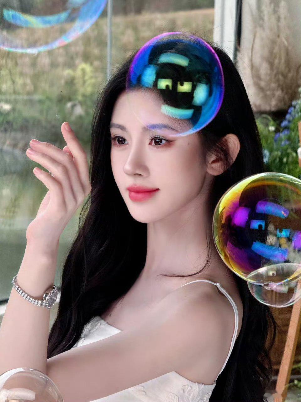 化妆师发到鞠婧祎，鞠美超过了 ​​​