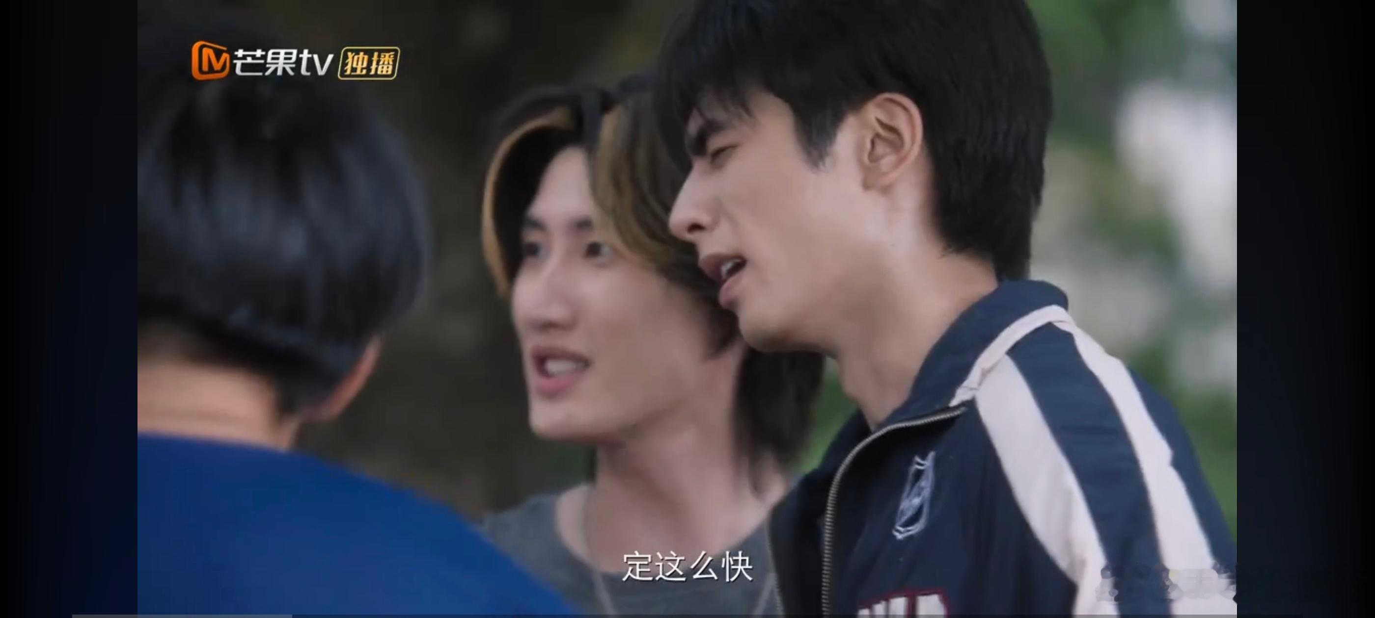 我一大早也是一边化妆开始看野狗骨头了，第三集了还是苦苦的，我发现我还是爱看爱情片