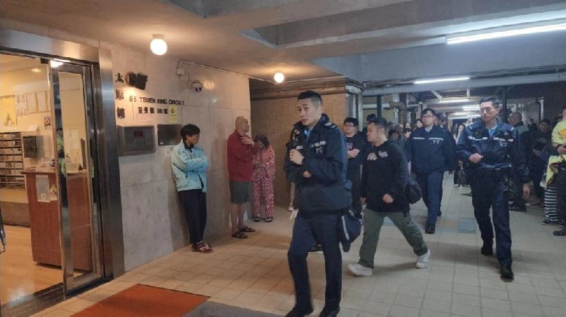 今日（5日）凌晨2时许，香港荃湾荃湾中心太原楼33楼一单位发生火警。救援人员接报