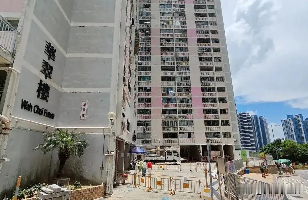“都是暴脾气！”
只因一件小事，
一条鲜活的生命就此逝去！
 
近日，香港发生了