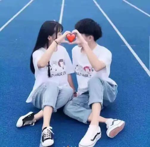天河无水情难渡
草原无风心热恋
[比心][赞][呲牙][玫瑰]🈵🉐♥️🌺‼
