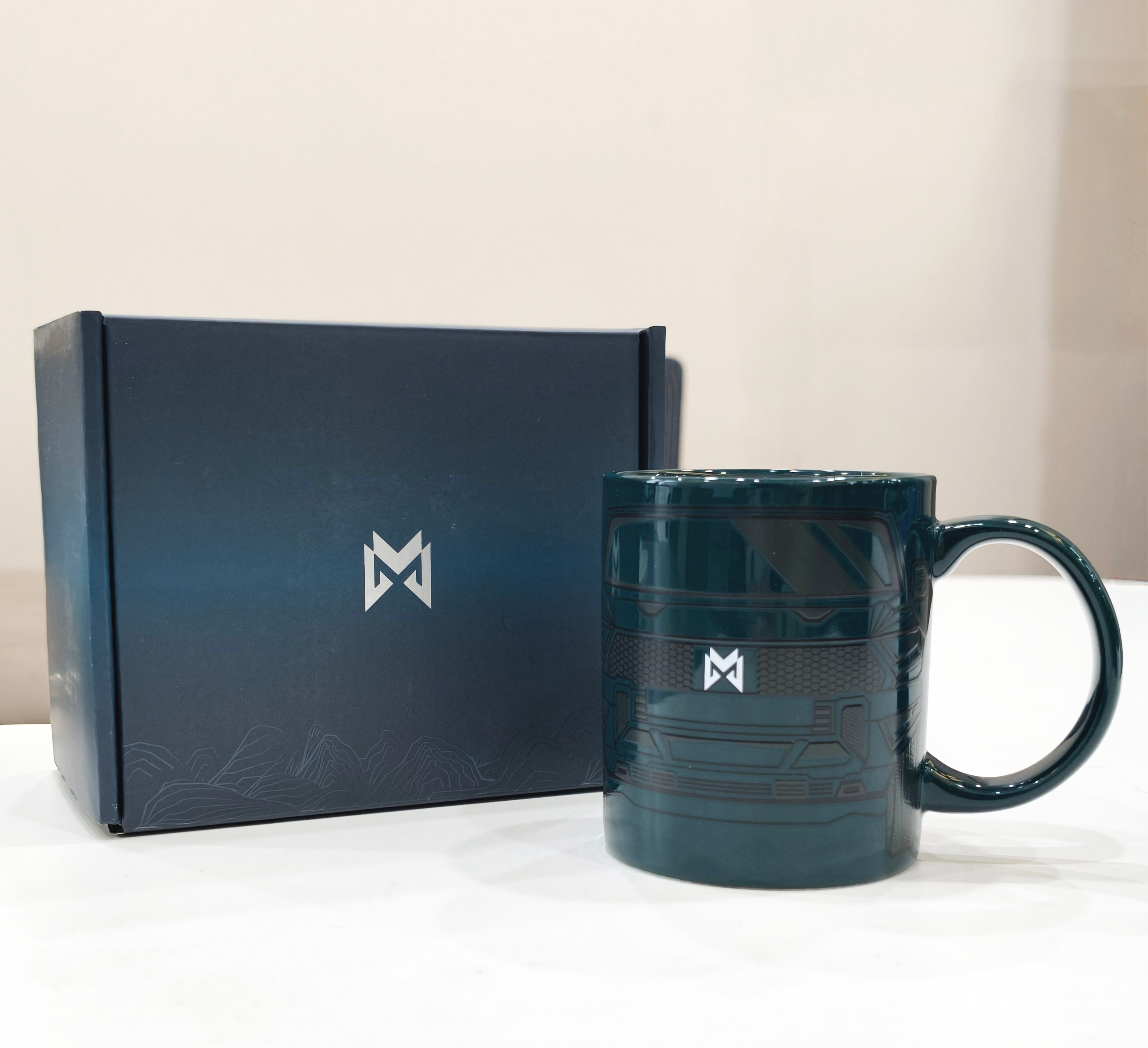 30天模型连送挑战 第197期今天【抽奖】送出的是：东风猛士定制陶瓷马克杯评论区