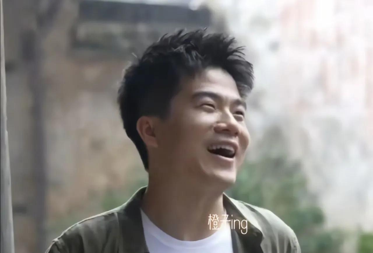 真的想乱磕CP啊！

看董宇辉和龙洋在一起录节目笑成一朵花的样子，真的有点想磕他