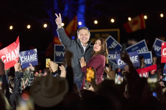 高票当选，加拿大保守党党魁再度留任