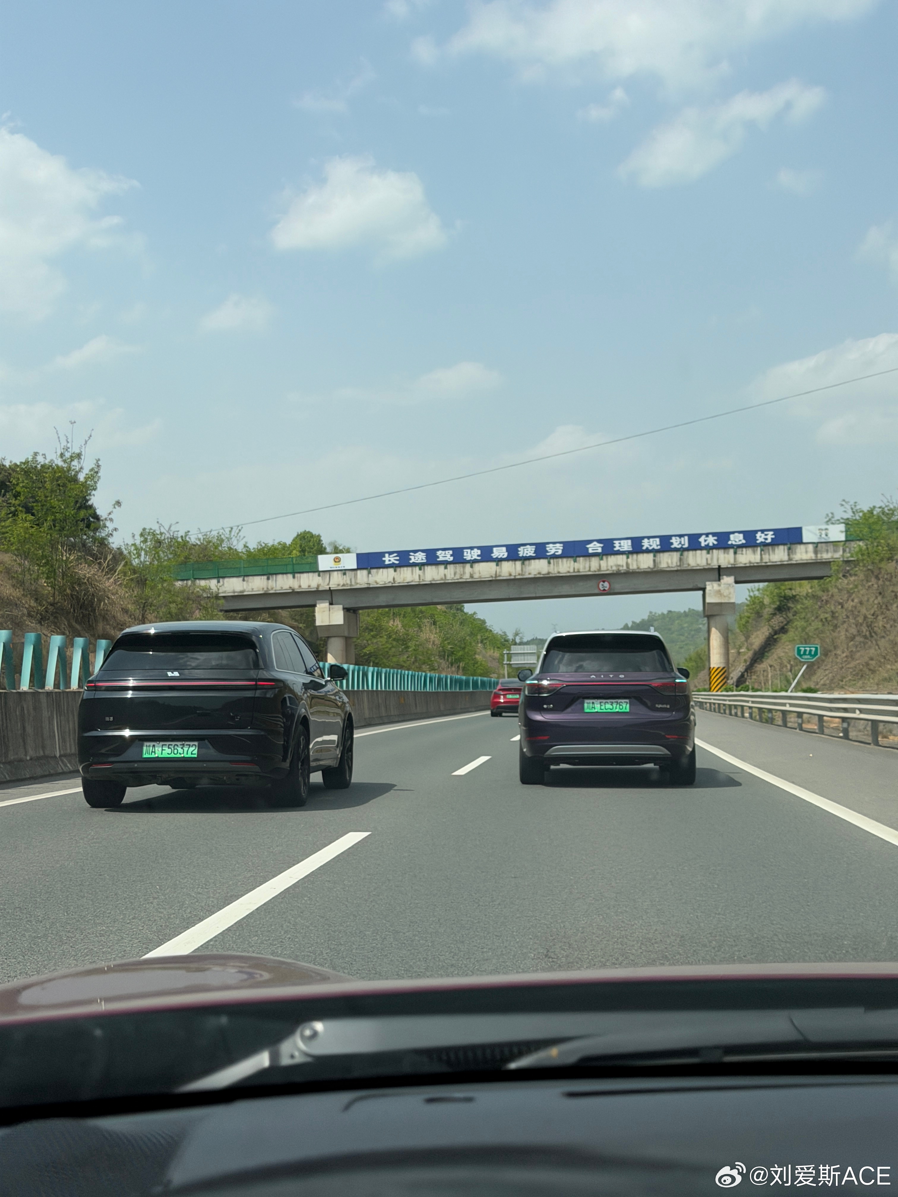 喜欢在高速上看他们的悬挂有几个震荡循环我和汽车的日常