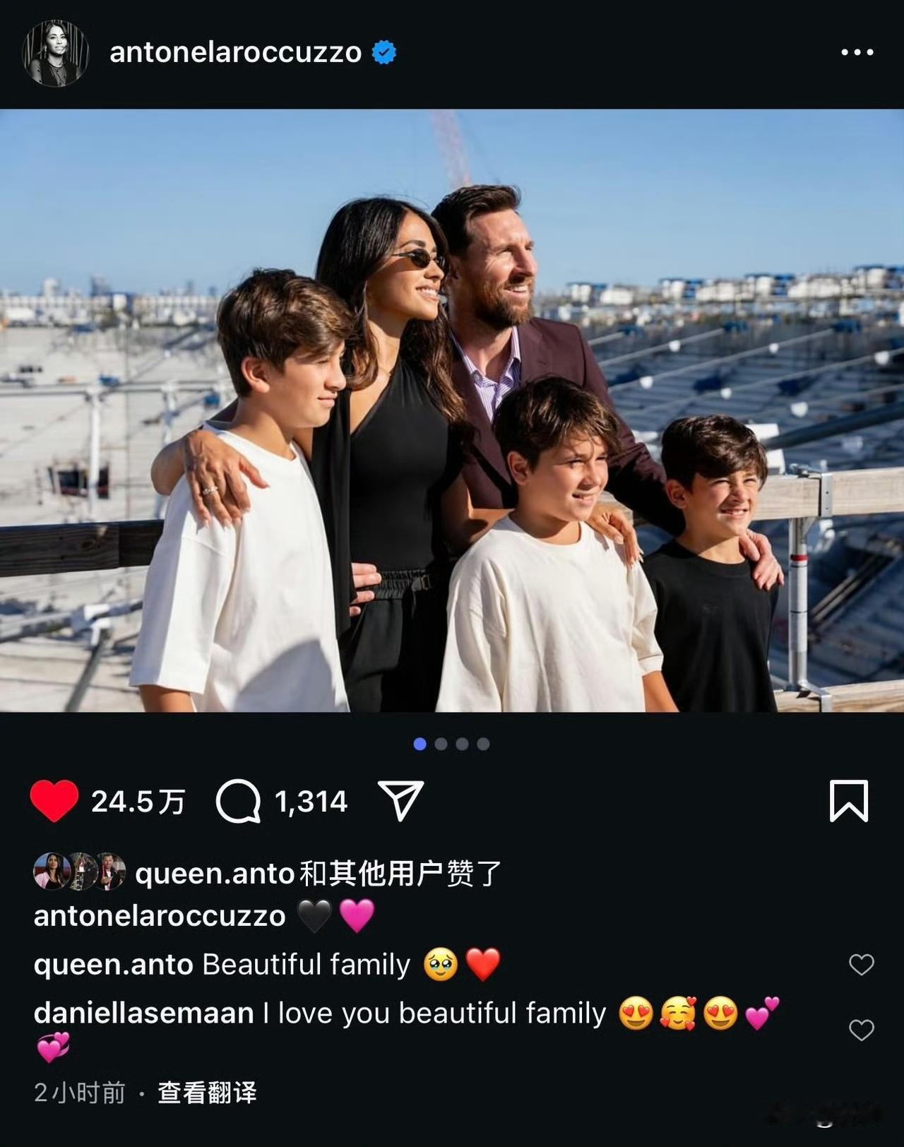 梅西最新全家福出炉：一家五口，十分幸福！

刚刚完成和迈阿密国际续约，梅西将在美