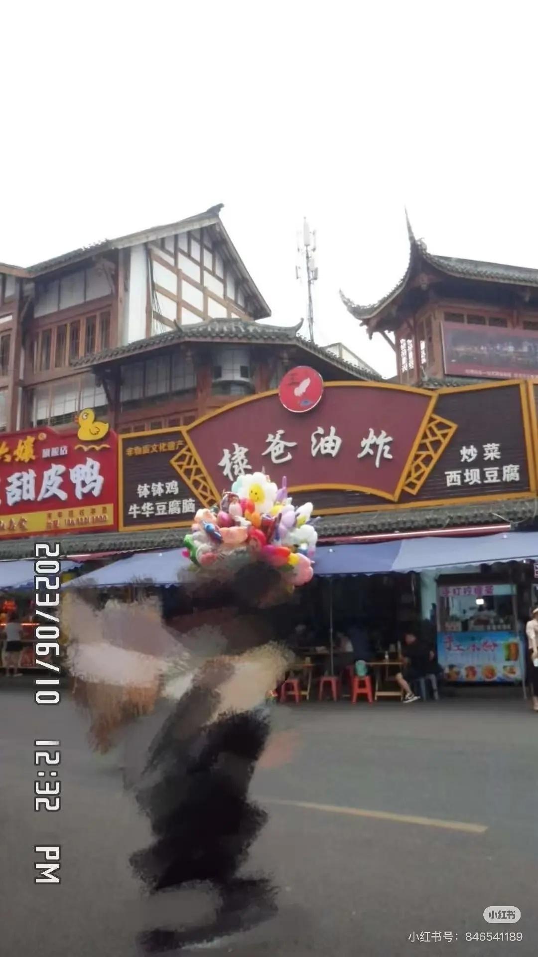 真正去过他家店的消费者都看不下去了（四川IP的）主要是这纸巾，有点可怕😱王鹤棣