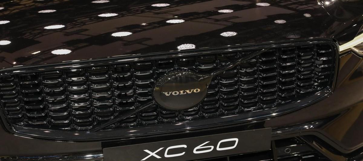 车圈黑科技，沃尔沃XC60 B5智远极夜黑版亮相广州车展！这车一亮相，就吸引了众