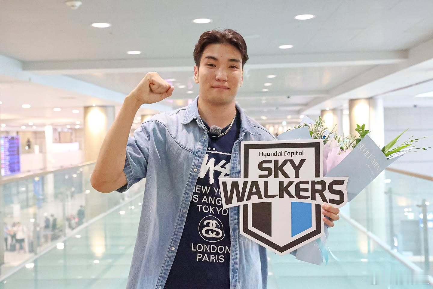 国际排坛动态韩国排球现代资本的蒙古球员巴特苏赫·巴亚尔赛汗已经入境韩国到俱乐部报