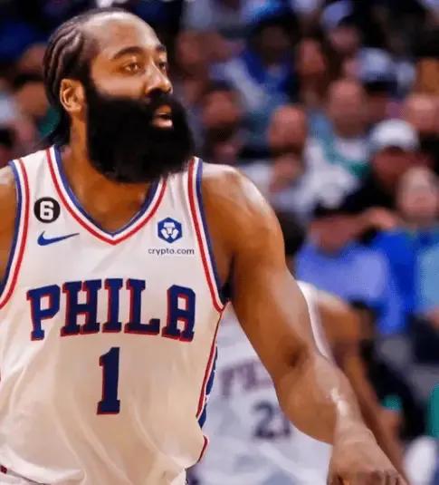 ESPN 召集专业人士（球探、经理、教练）进行一项不记名调查：“新赛季开始之前，