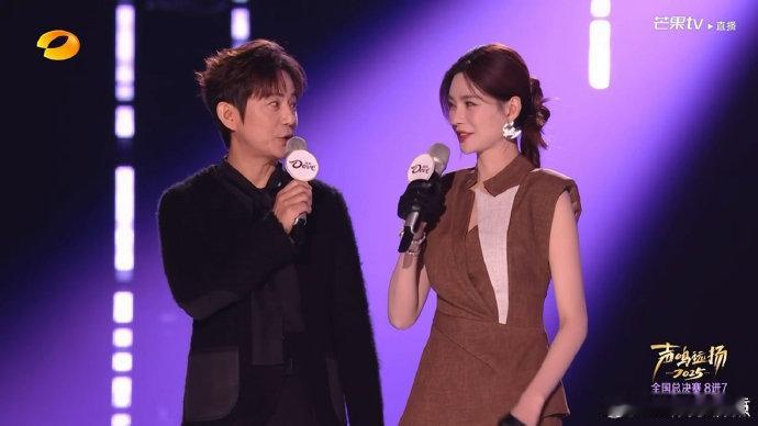 何炅 花花老师满意吗声鸣远扬何炅何炅总能精准接住每个人的话，和花花老师互动时又暖