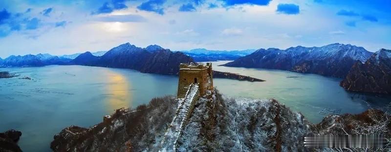 最美不过时光流逝；
听风听雨感受未来.
初冬将至寒气满溢、
满天繁星闪烁特别.