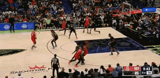 火箭中锋，申京，外号人称“旋转小陀螺”，据说是NBA利用转身进行得分频率最高的球