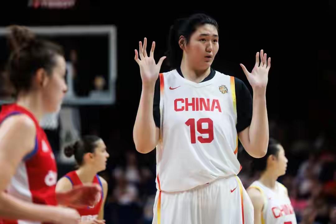 中国女篮凭着坚韧不拔的毅力，逆转战胜对手，可喜可贺！
全场失误球太多了。
最后1