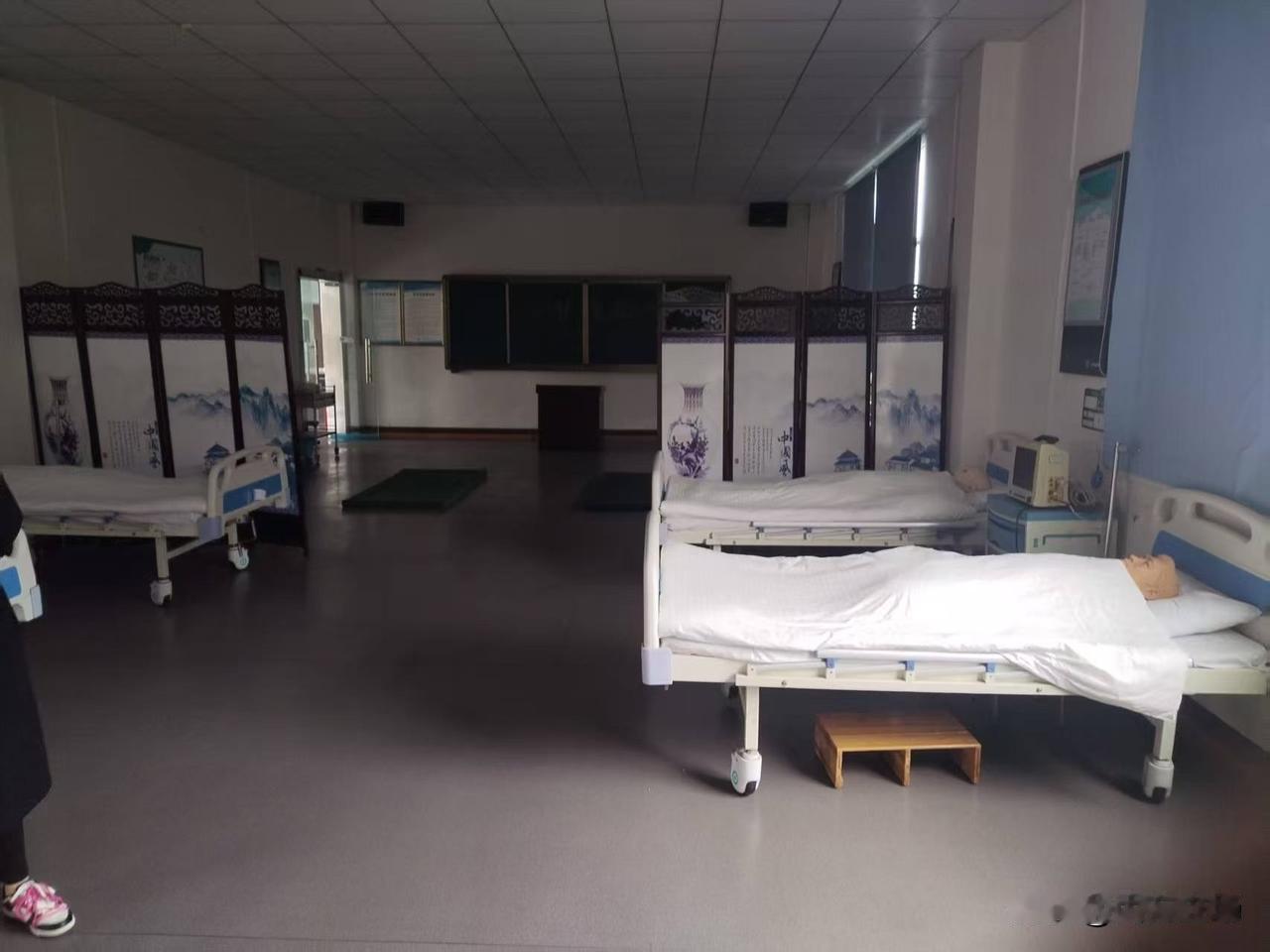 贵州中医药学校，办学已经32年，以学生学到医护真本领、实用技能为重。
学校配备完