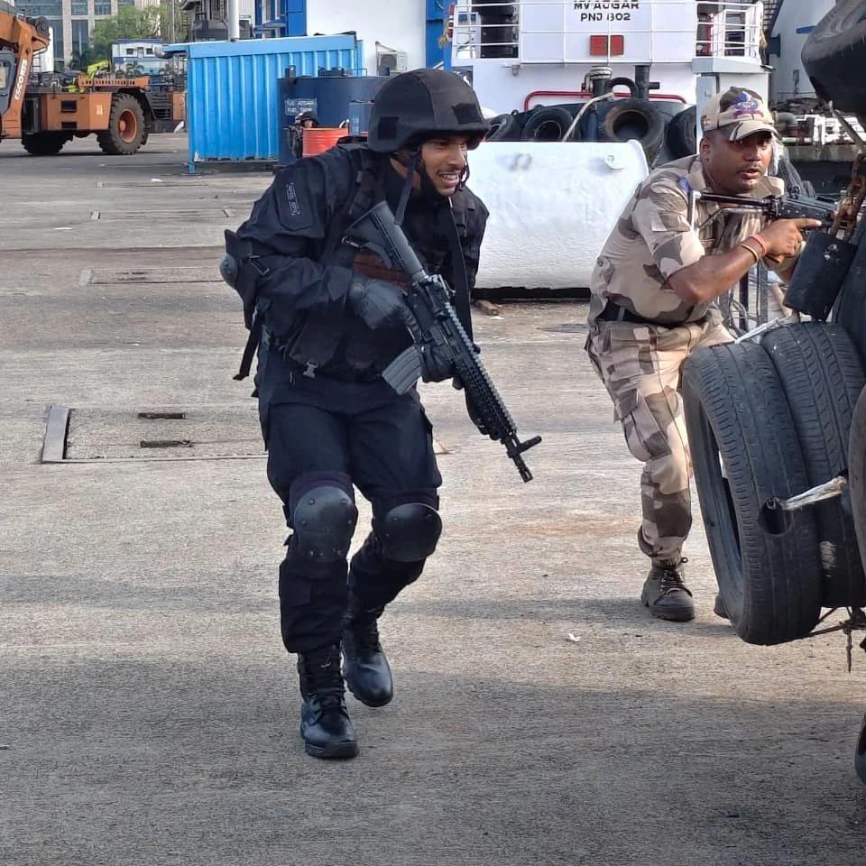 来自印度果阿州警察局的 SWAT 成员与 Colt SCW