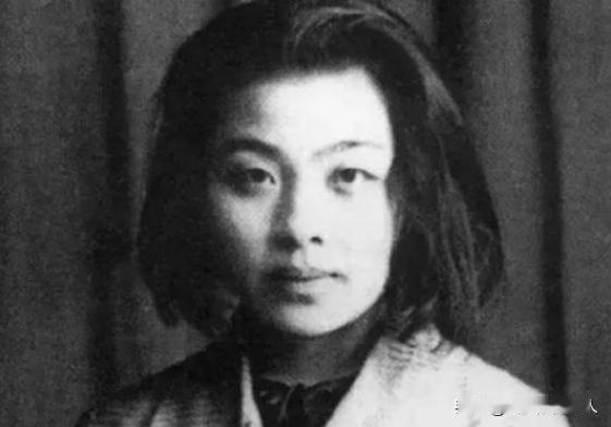 1928年，民国已婚女作家陷入到尴尬的境地。眼前的两个男人她都不想放弃，最终提出