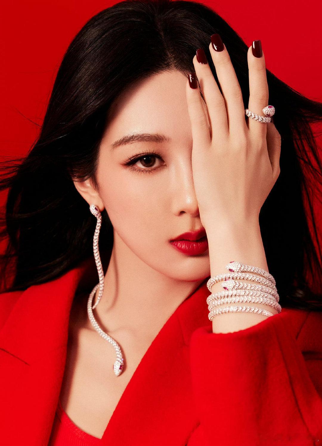 杨紫apm红色大片 天呐，气场全开！！也太美了吧！！ 