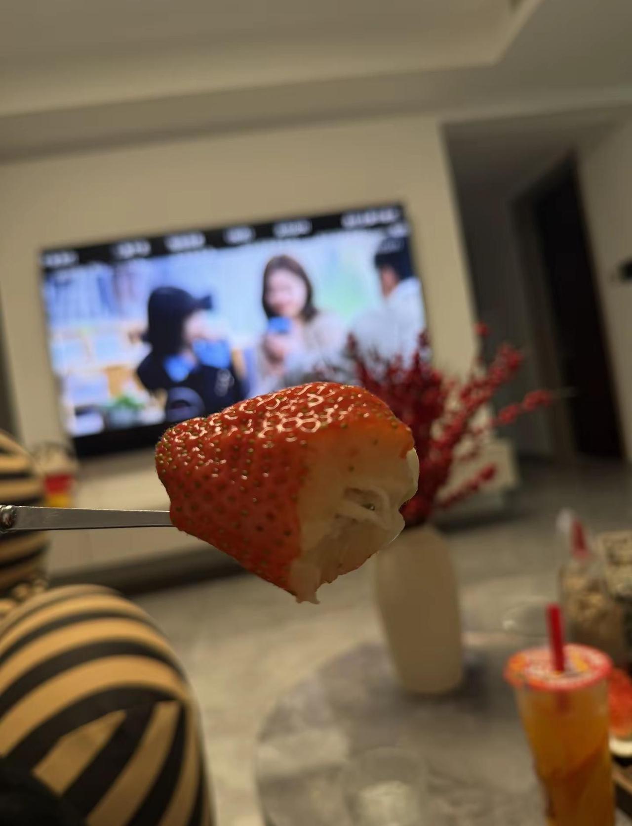 𝒕𝒉𝒆 𝒎𝒐𝒎𝒆𝒏𝒕自在，不是要所有人都喜欢你，而是——你喜欢