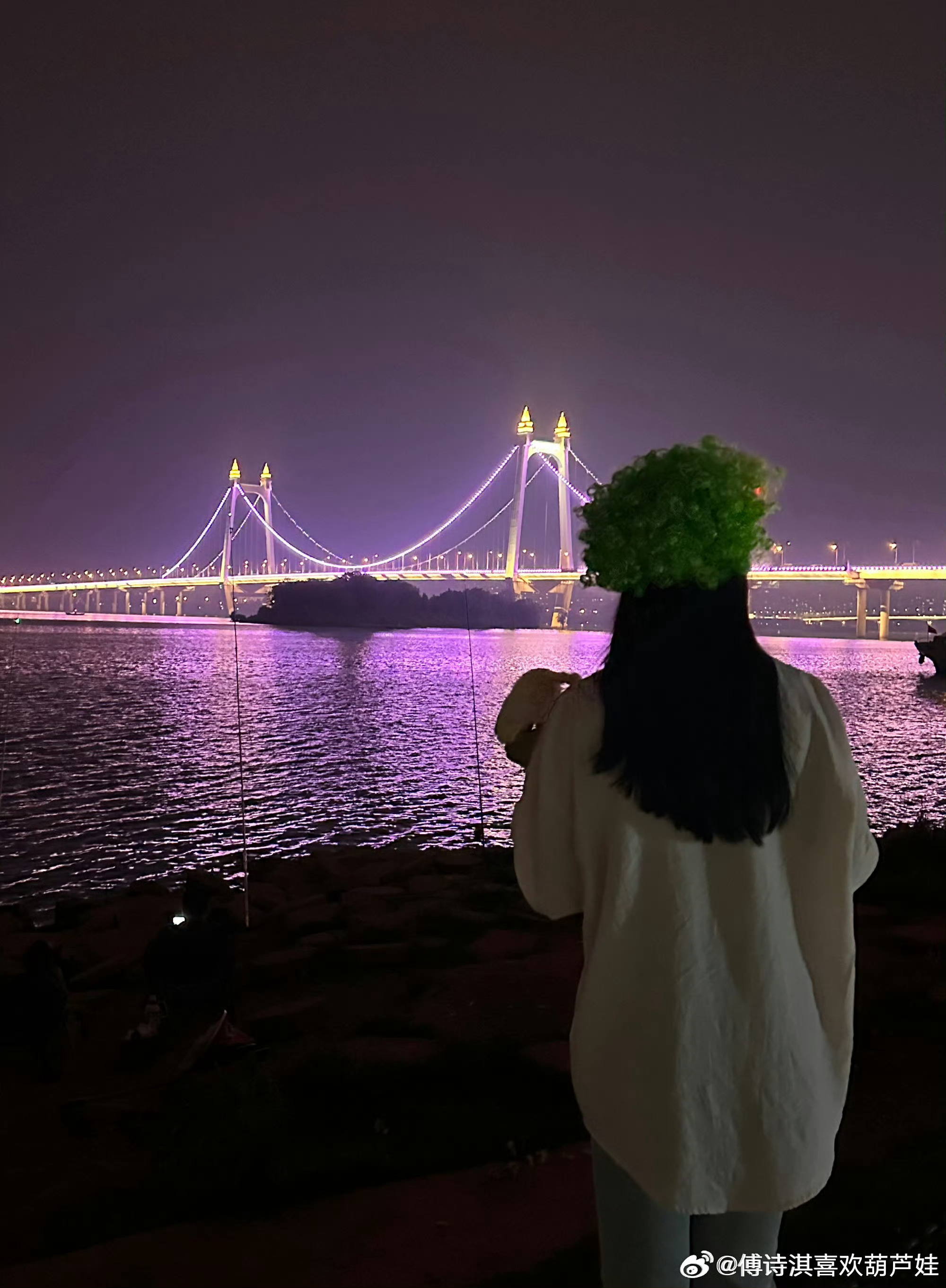 没票门口应援的有没有一起的果果呀🙋心酸一下顺便给有🎫的说下浅浅的攻略：1⃣一