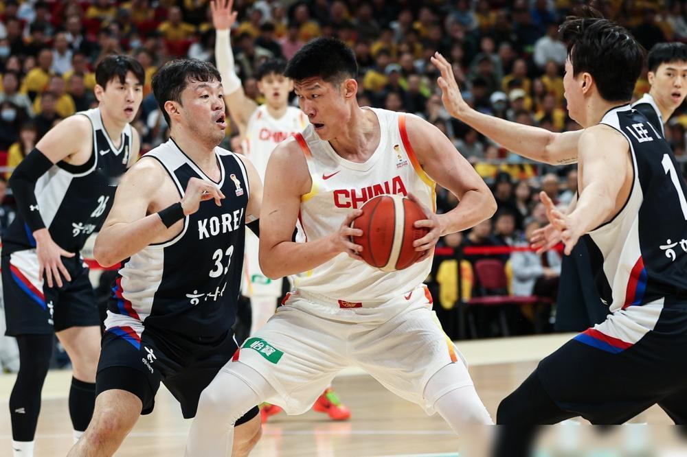 中国男篮这波操作真是令人费解，这都不能说外行人领导内行人了，简直就倒反天罡！
​