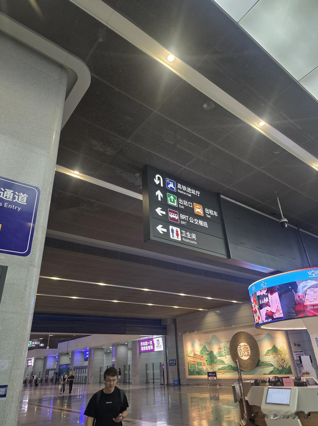 那晚跟女儿女婿说起当下的社会：有压力，更有希望……
 
女儿女婿这次来济南，都谈
