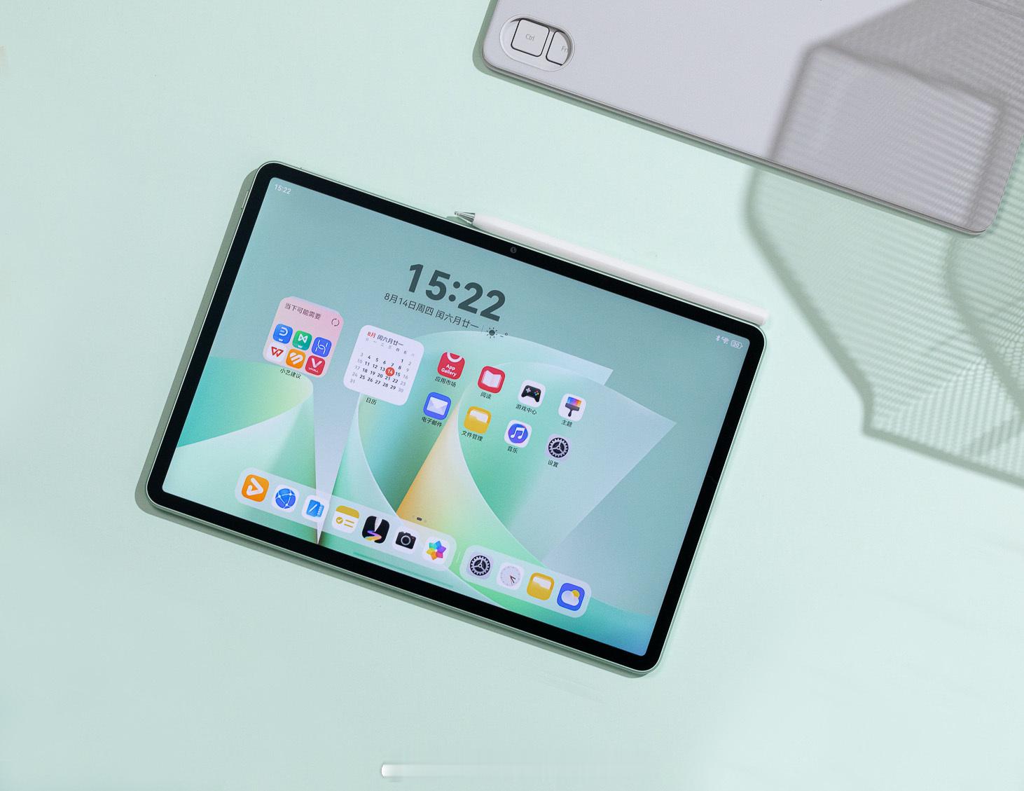 华为MatePad Air 2025款，轻薄机身加上大尺寸屏幕 ，拿在手里不累，