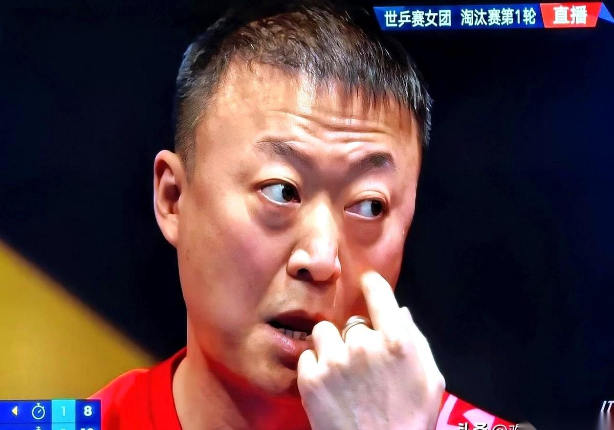 国乒打波兰，第二盘，眼看要拿下了。
蒯曼2-0领先，结果让一追三，硬生生把到手的