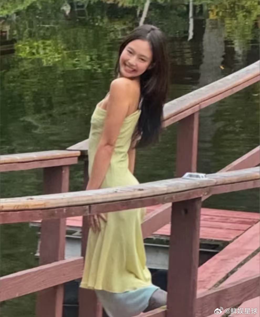 jennie穿高定参加朋友婚礼 jennie穿古董高定参加婚礼！jennie穿复