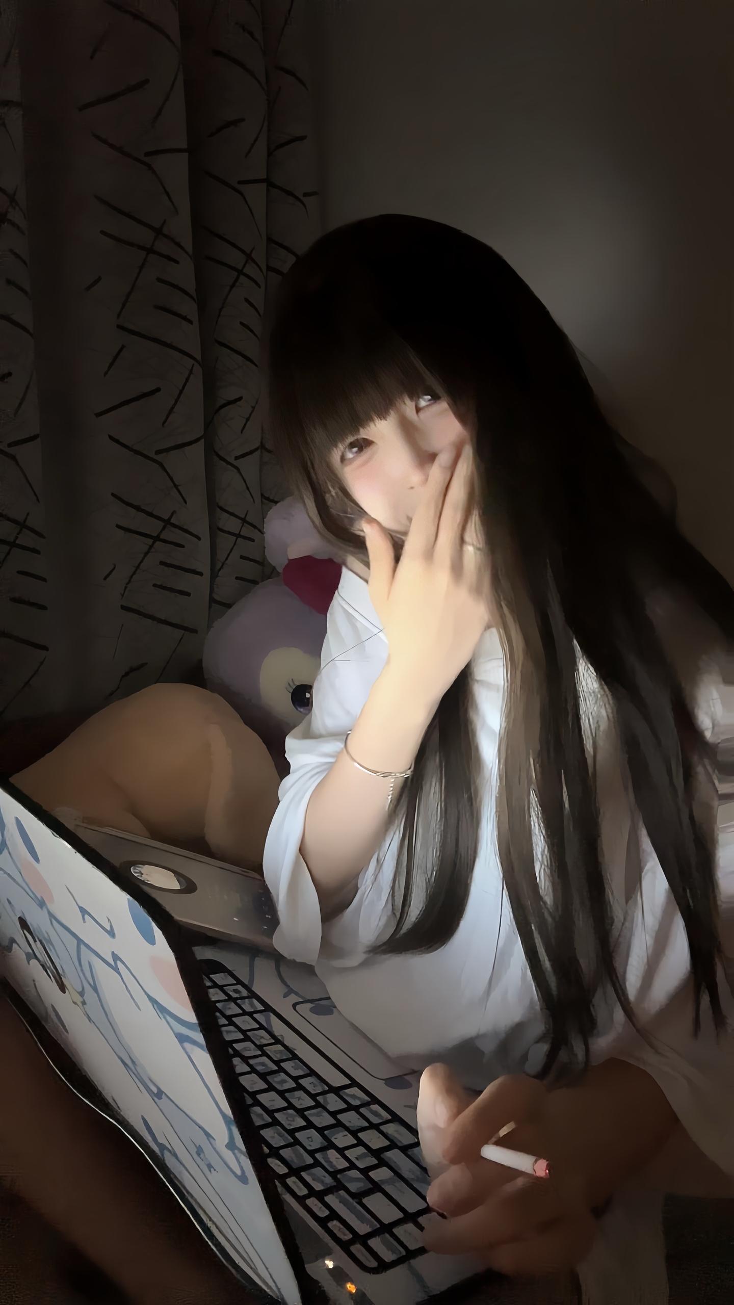 我很小的时候就出生了，刚出生的两年里我甚至无法走路，每天只有靠爬才能去...