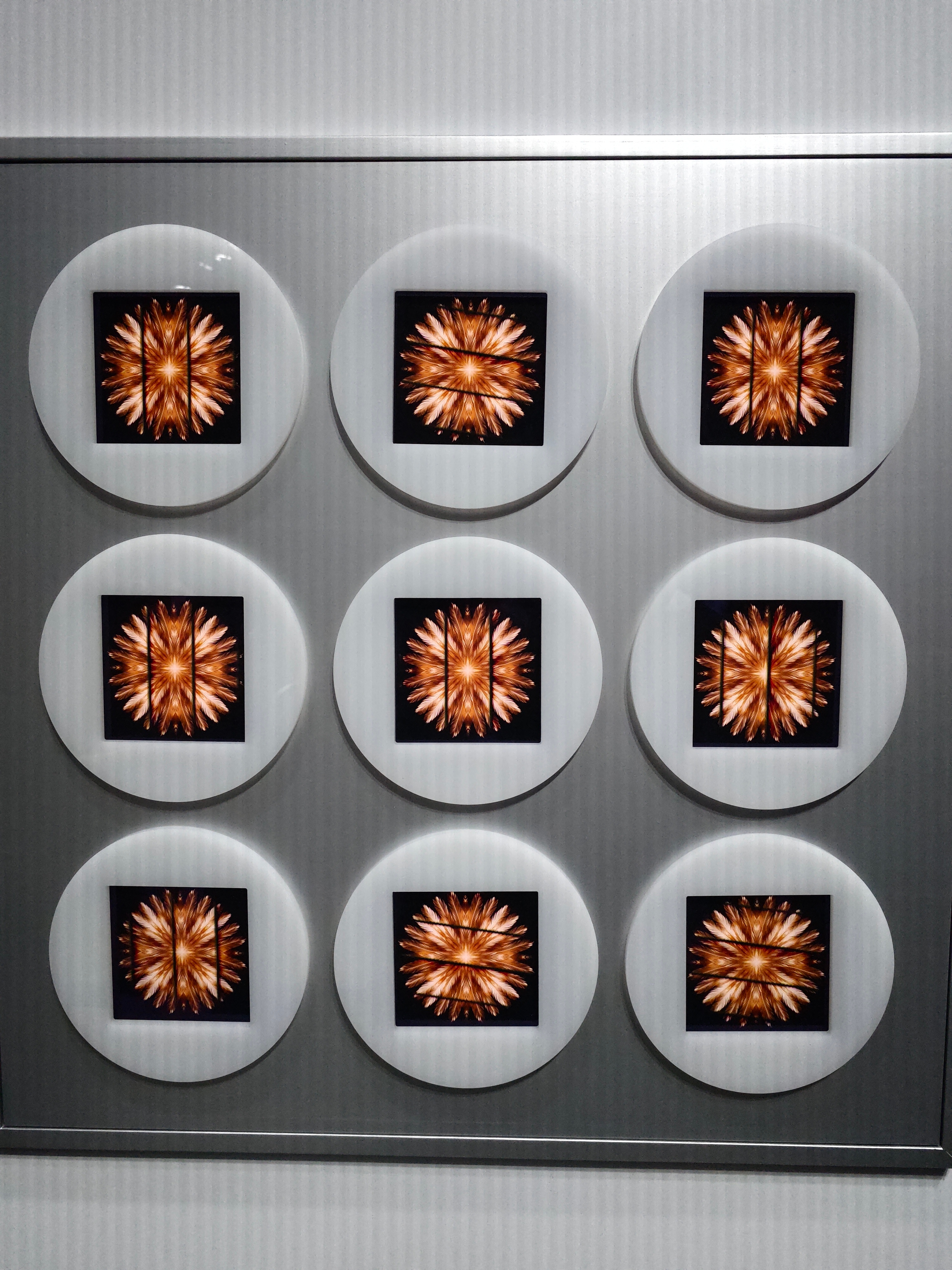 今天OPPO折叠屏的无感折痕技术发布会，做了几个小游戏让媒体老师判断折痕方向，判