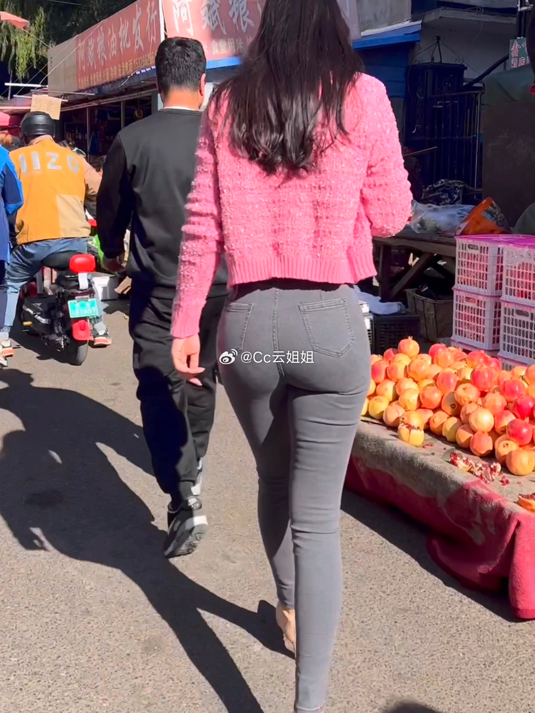 当紧身牛仔裤走进生活#当你的约会对象穿紧身牛仔裤时# ​​​