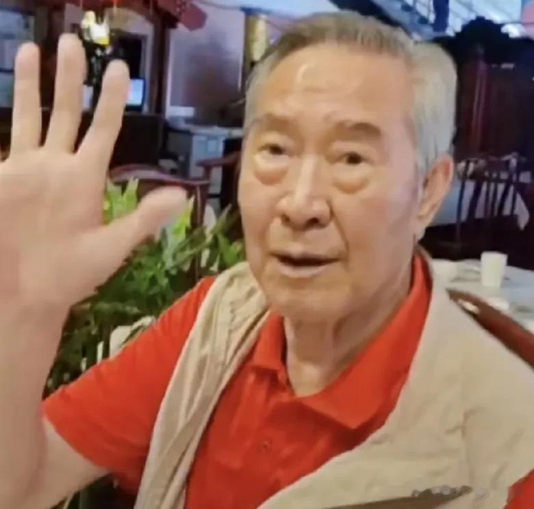 大腕云集！前国足主教练戚务生80大寿，看看哪些足球圈大佬来了[蛋糕]

近日，前