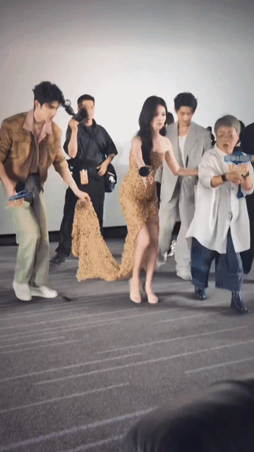 患难见真情，蔡正杰对白鹿依然贴心细心，完全不在乎白鹿近期的恶评，小蔡还是正直的。