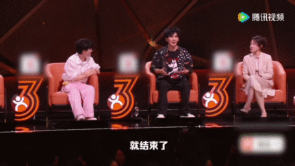 航空公司把乘务员当爱豆培养原来民航算得上小众造星场所，乘务员日复一日管控表情、打
