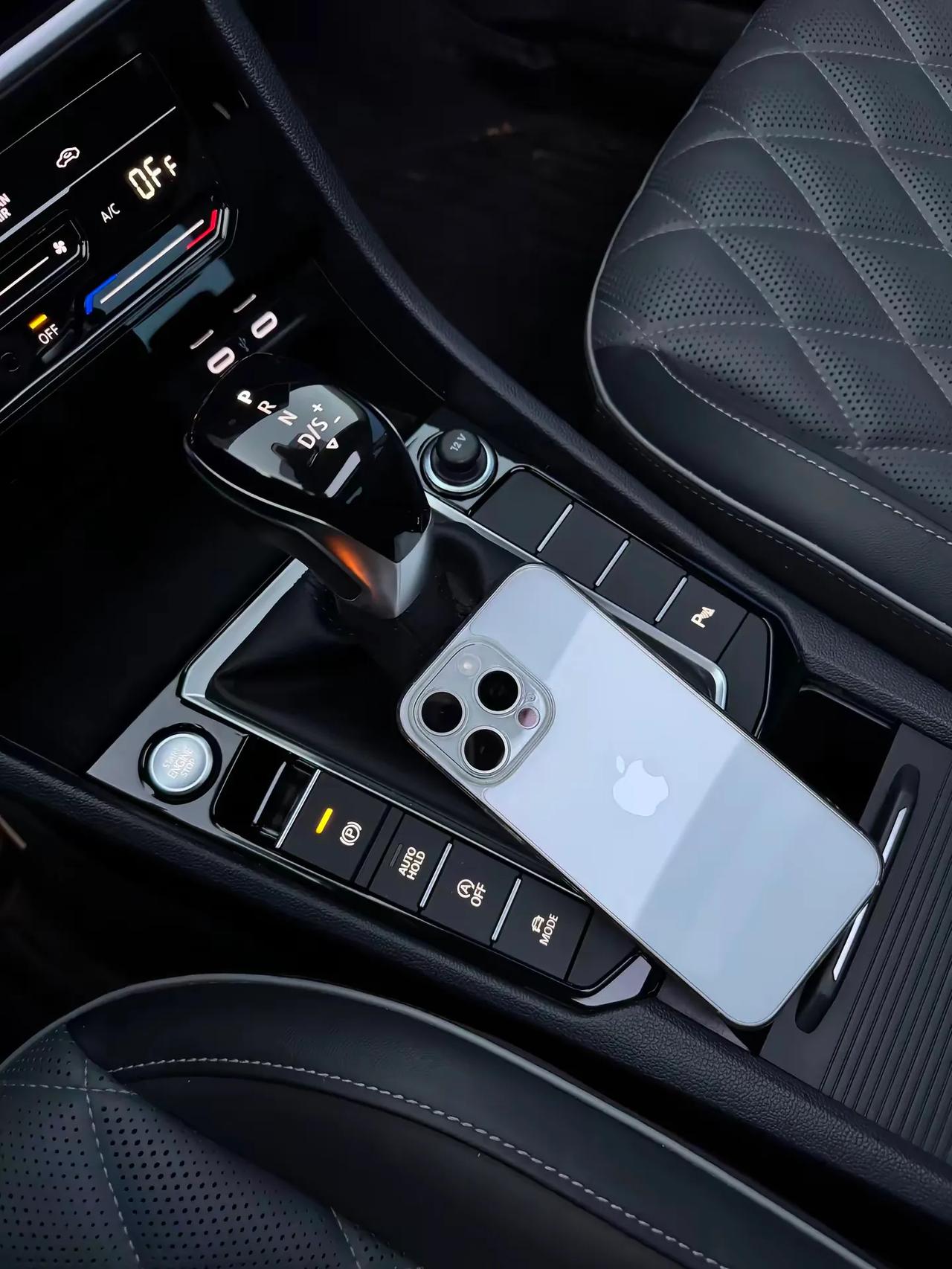 iPhone 16 Pro Max 真是越看越好看。