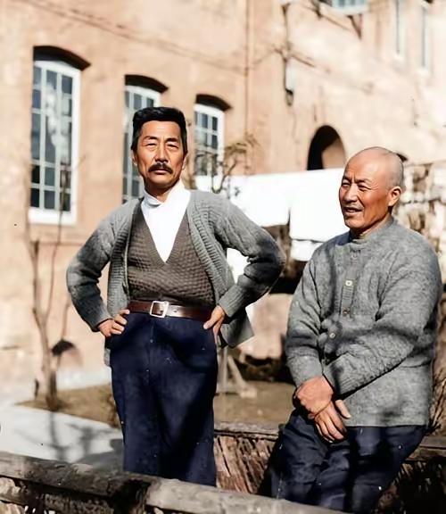 爱书之人与书店老板成为好朋友，是非常自然的事情。
这是1933年，鲁迅与内山完造