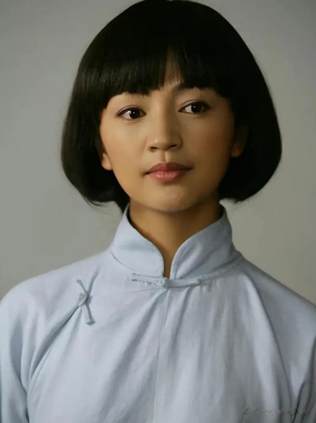 有没有感觉周也和吴谨言都有些长得像罗海琼呢？