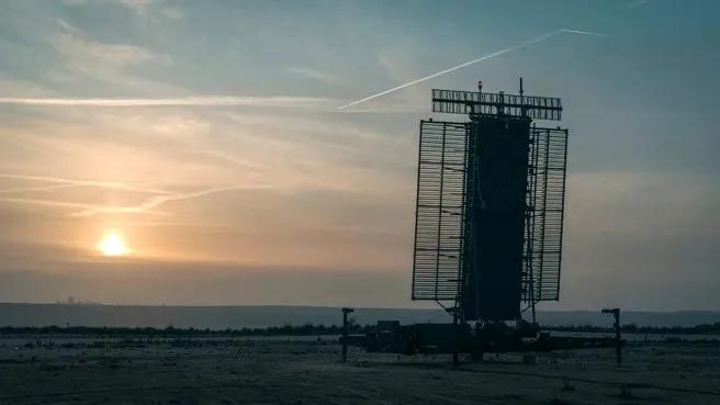 西班牙向乌克兰提供LTR-25战术预警雷达

为协助乌克兰提前发现空中威胁，西班