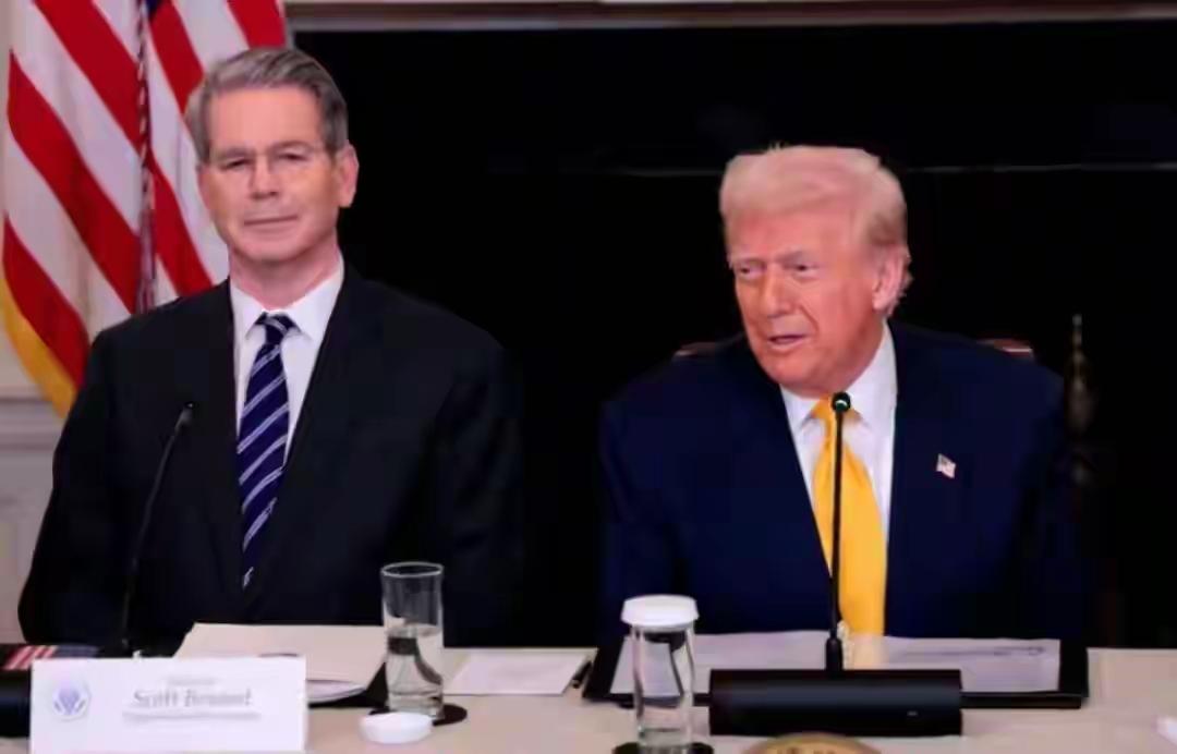 美财长不准中伊做石油生意，不到24小时，伊外长一通电话直通北京
 
2026年4