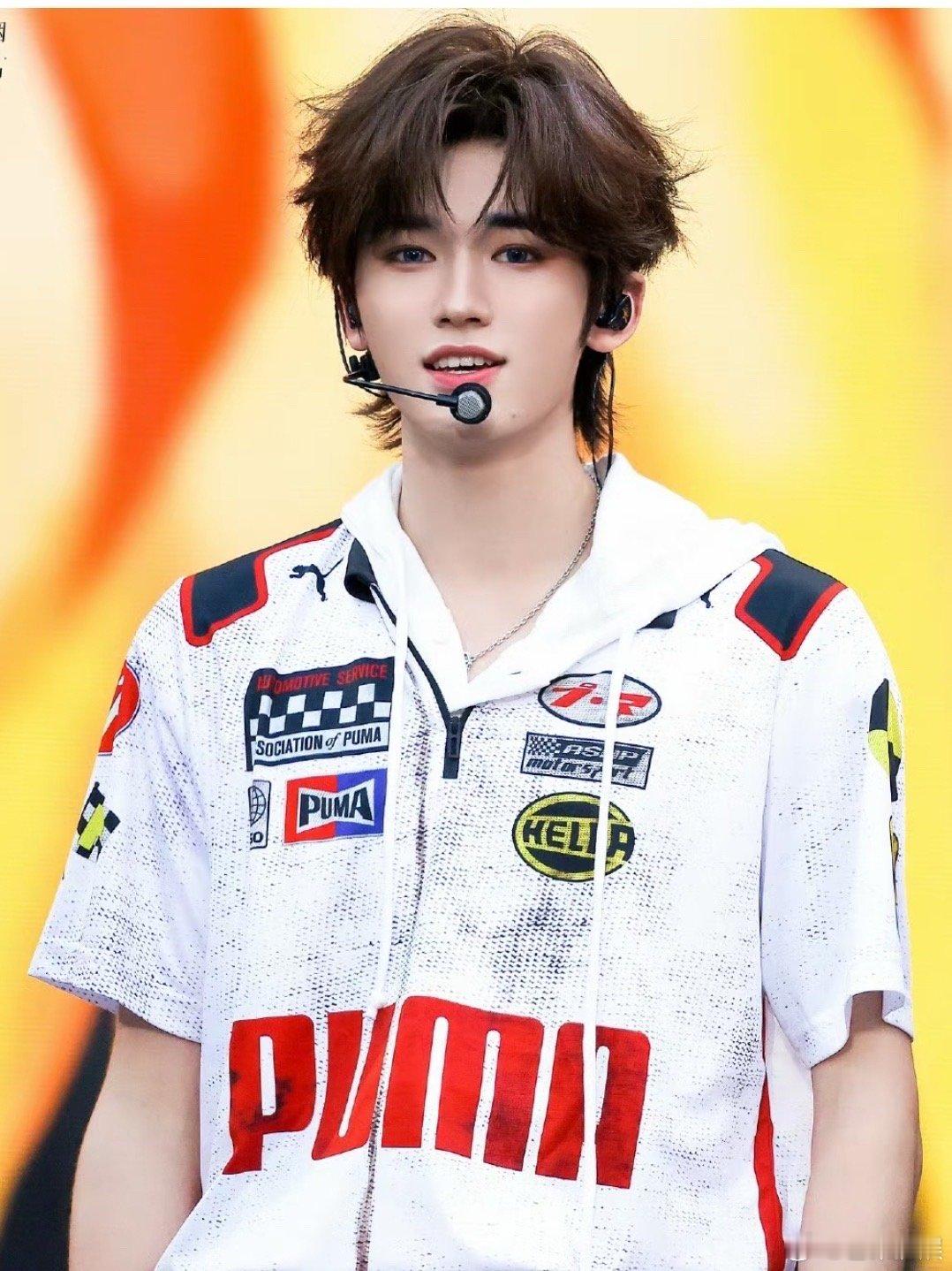 宋亚轩小男孩般的3秒看镜头真的俺迷倒谁能不爱你宋亚轩宋亚轩