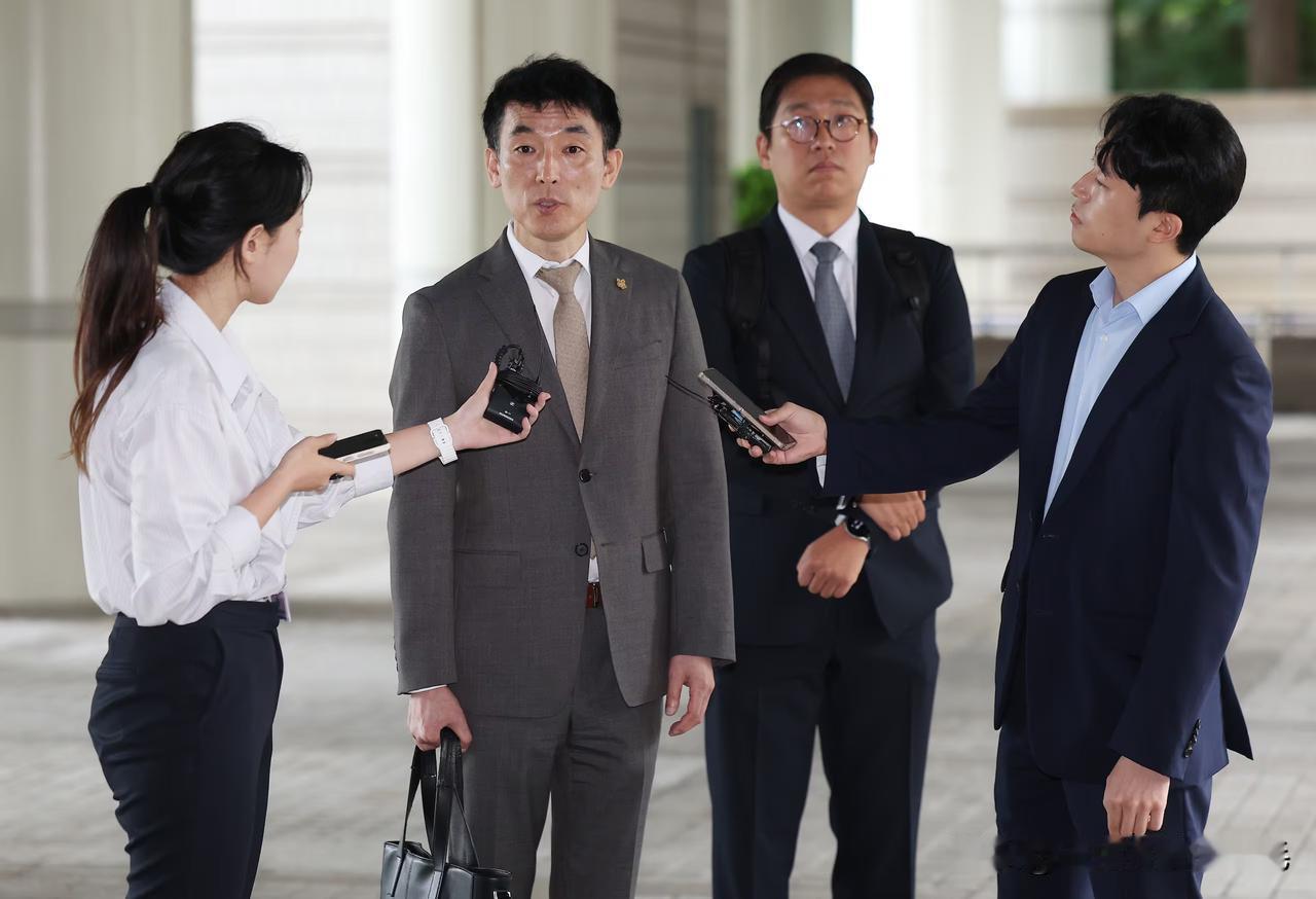 20日下午，韩国前总统尹锡悦就一审无期徒刑通过律师发声：戒严为救国抉择，不认同内